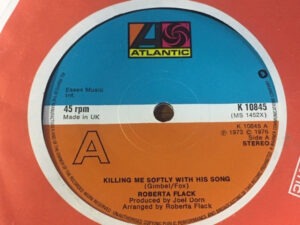 Roberta Flack - Killing Me Softly With His Song 7 Inch Vinyl Single (7 Inch Record)